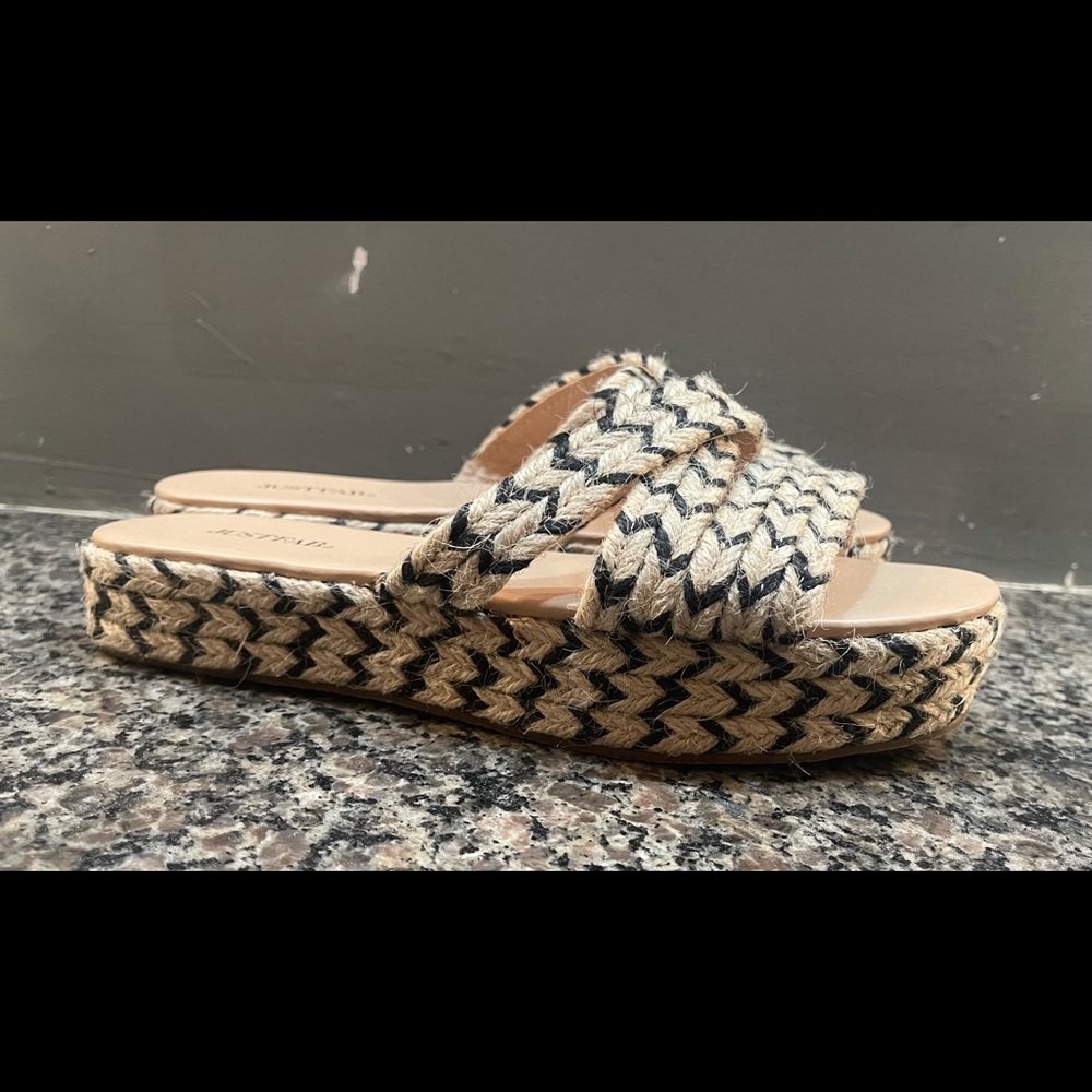Just Fab Cream and Black Sandals Size 10